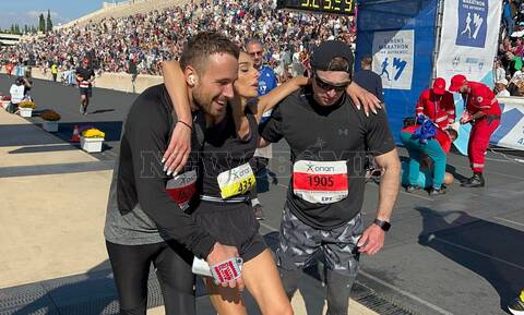 Συγκίνηση στον Μαραθώνιο: Πήραν αγκαλιά λιπόθυμη αθλήτρια για να τερματίσει