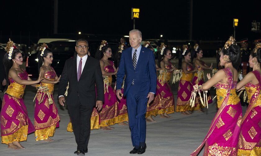 Ο Τζο Μπάιντεν έφτασε Ινδονησία για τη διάσκεψη της G20