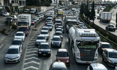 Κίνηση: Τροχαία σε Αττική Οδό και Κηφισό - Στο «κόκκινο» οι δρόμοι