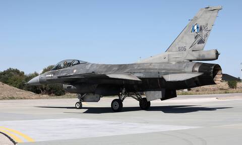 F-16 Viper: Εντυπωσιάζει τους Έλληνες πιλότους – Τι λένε στο Newsbomb.gr «γεράκια» της HAF