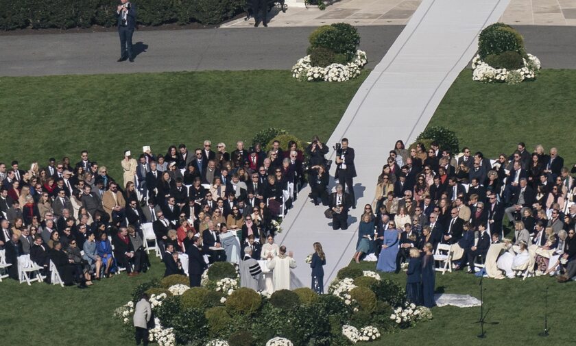 O γάμος της εγγονής Μπάιντεν στο Λευκό Οίκο
