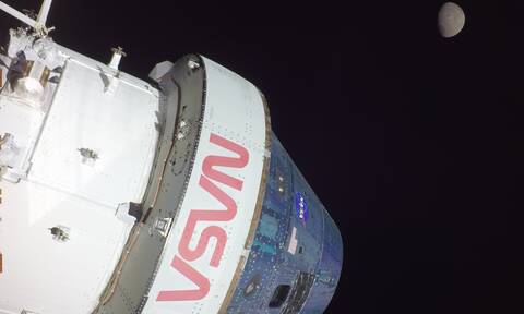 NASA: Το Orion πλησίασε σε απόσταση αναπνοής την επιφάνεια της Σελήνης