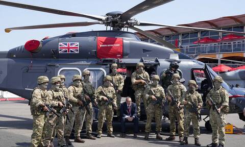 Ουκρανία: H Βρετανία στέλνει για πρώτη φορά ελικόπτερα στην Ουκρανία