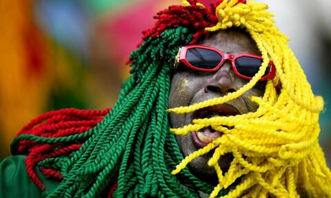 Μουντιάλ 2022: Πανηγυρίζουν οι οπαδοί του Καμερούν λίγο πριν το ματς