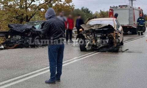 Φθιώτιδα: Μετωπική σύγκρουση οχημάτων με δύο τραυματίες