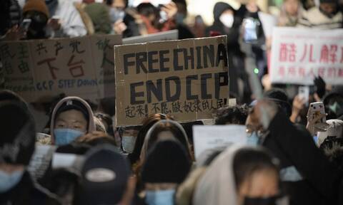 Κίνα: Ο Σαρλ Μισέλ πάει στο Πεκίνο – Βγήκαν τανκς σε δρόμους της χώρας
