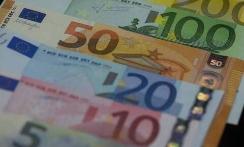 «Μαχαίρι» σε 12 χρεώσεις ζήτησε η κυβέρνηση από τις τράπεζες