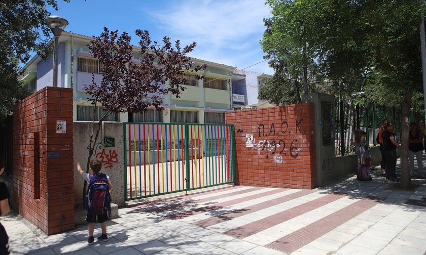 Θεσσαλονίκη: Βρήκαν μπελά δύο φίλες με τη φάρσα για βόμβα σε σχολείο