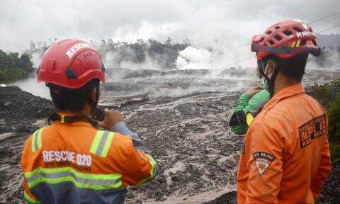 Ινδονησία: Οι Αρχές απομάκρυναν 2.000 κατοίκους λόγω τoυ ηφαιστείου