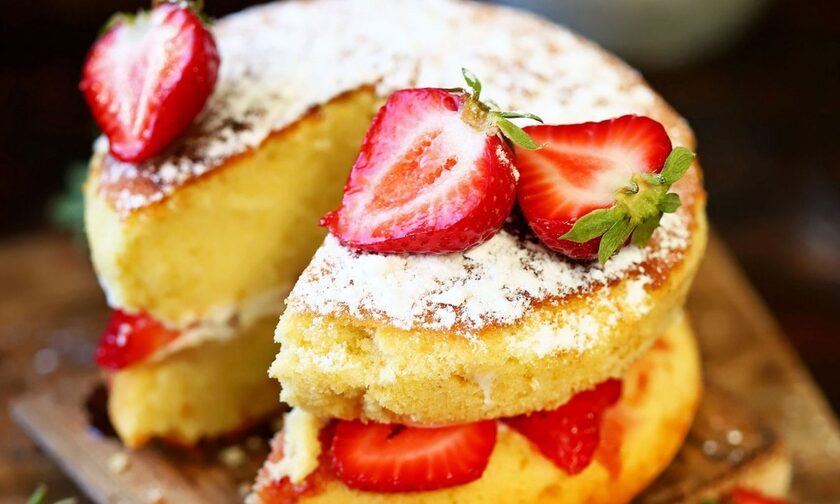 Vegan sponge κέικ: Αφράτο, λαχταριστό και πανεύκολο