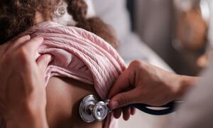 «Θερίζουν» ιώσεις και πνευμονία στα παιδιά - Τι συμβουλεύουν ειδικοί
