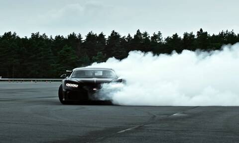 Δείτε τη Bugatti Chiron Pur Sport να καίει λάστιχα!