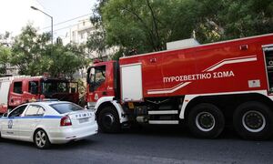 Φωτιά τώρα σε σχολικό λεωφορείο στη Θεσσαλονίκη