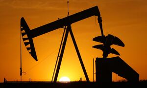 «Βουτιά» στην τιμή του πετρελαίου - Κάτω από τα 75 δολάρια ο WTI