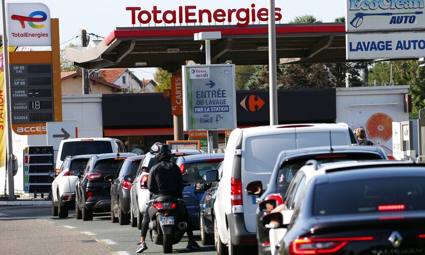 Επίδομα καυσίμων στους ασθενέστερους οικονομικά Γάλλους δίνει η κυβέρνηση