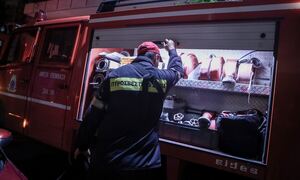 Ασπρόπυργος: Ρομά έβαλαν φωτιά σε κατάστημα ελαστικών