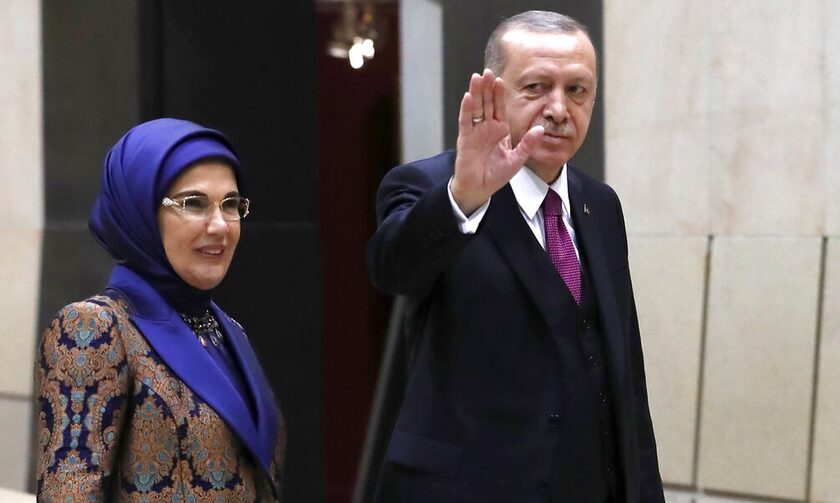 Η μαντήλα «μπαίνει» στο προεκλογικό σκηνικό στην Τουρκία