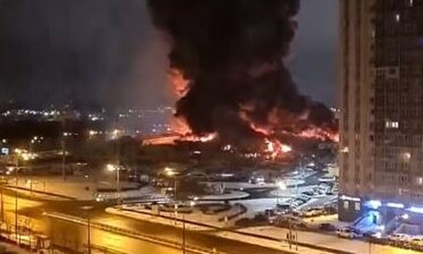 Τεράστια φωτιά σε προάστιο της Μόσχας