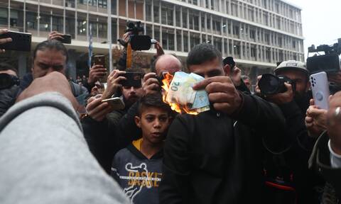 Πυροβολισμός 16χρονου Θεσσαλονίκη: Ρομά καίνε 20ευρα