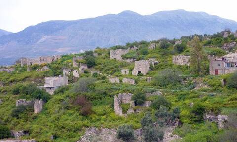 Κρήτη: Αυτό είναι το χωριό-φάντασμα που μας γυρνάει πίσω στο 1960