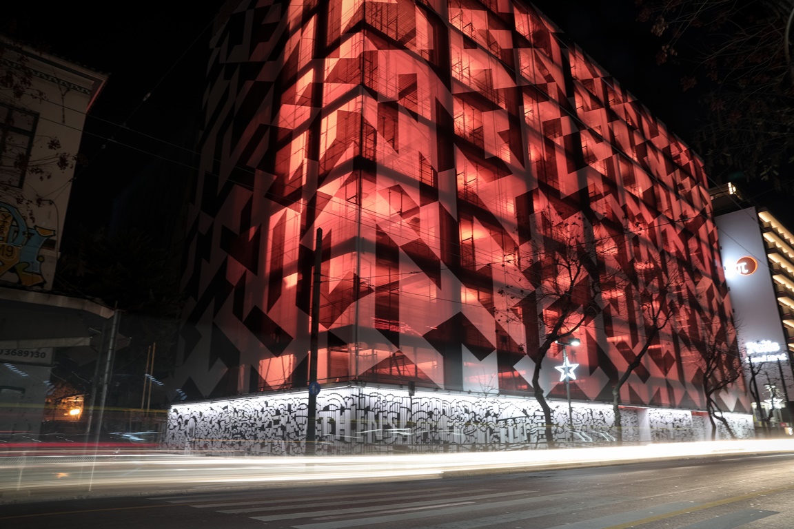 Το ιστορικό κτίριο του ΜΙΝΙΟΝ φωταγωγήθηκε για τα Χριστούγεννα του 2021