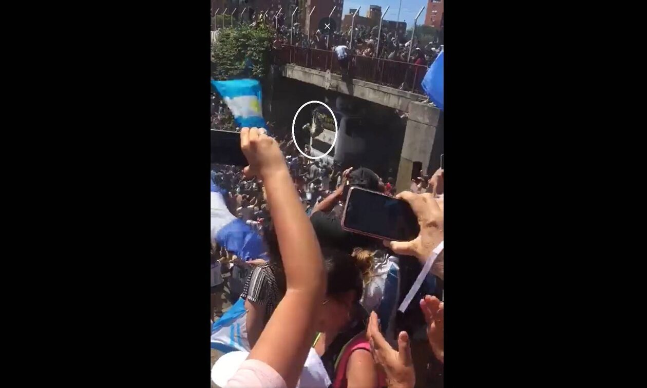 Μουντιάλ 2022, Αργεντινή: Τρομακτικό video, πτώση φιλάθλου από γέφυρα