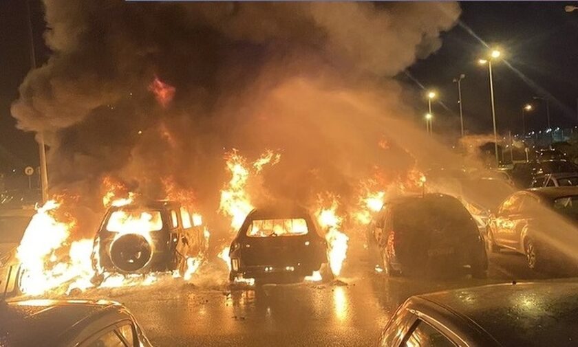 Αλεξανδρούπολη: Φωτιά στο αεροδρόμιο - Κάηκαν 8 οχήματα ολοσχερώς