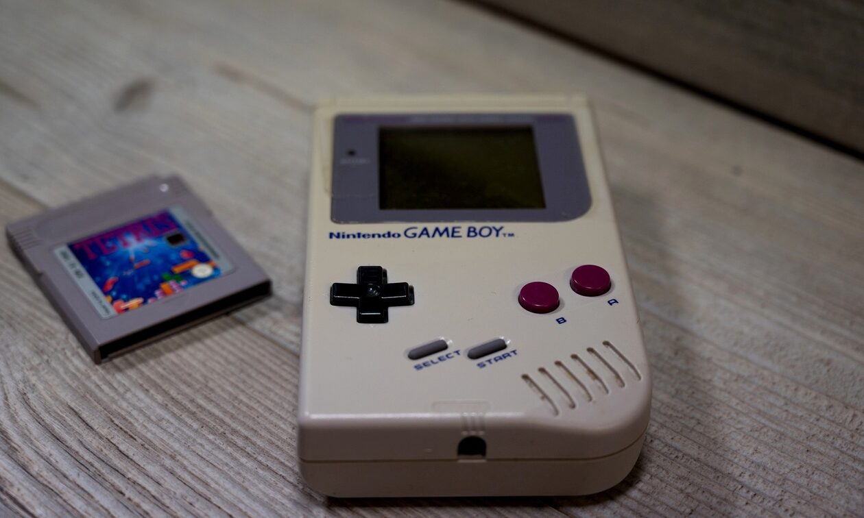 Στα 90s βγαίναμε για κάλαντα στις 7 και στις 12 αγοράζαμε Game Boy