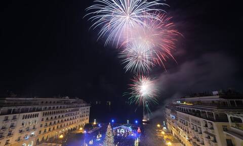 Πρωτοχρονιά: Με πυροτεχνήματα υποδέχθηκε η Θεσσαλονίκη το 2023