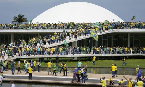 Βραζιλία: Σε διχασμό η χώρα – Σκηνές εμφυλίου στη Μπραζιλία