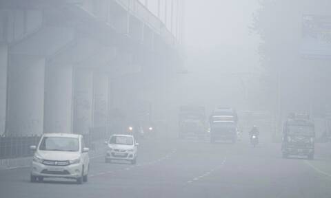 Ινδία: Χάος από την ομίχλη - Κύμα ψύχος σαρώνει τη βόρεια χώρα (vid)