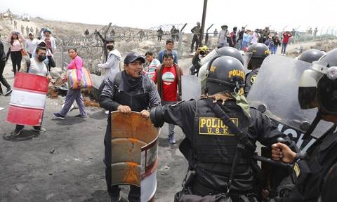 Χάος στο Περού: Τουλάχιστον 12 νεκροί από τα επεισόδια στη Χουλιάκα