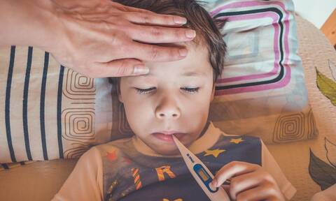 Απλοί τρόποι για να πέσει ο πυρετός - Οδηγίες από τους παιδιάτρους