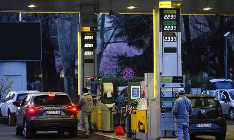 Ιταλία: Οι βενζινοπώλες κατεβαίνουν σε απεργία μετά τις αυξήσεις στα καύσιμα