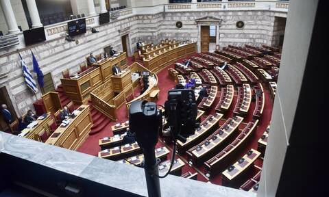 Προβληματισμός σε ΣΥΡΙΖΑ, ΚΚΕ και ΠΑΣΟΚ για το κυβερνητικό «μπλόκο» σε Κασιδιάρη