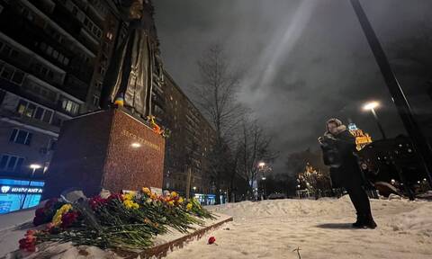 Μόσχα: Συλλήψεις για την απόθεση λουλουδιών στη μνήμη των θυμάτων στη Ντνίπρο
