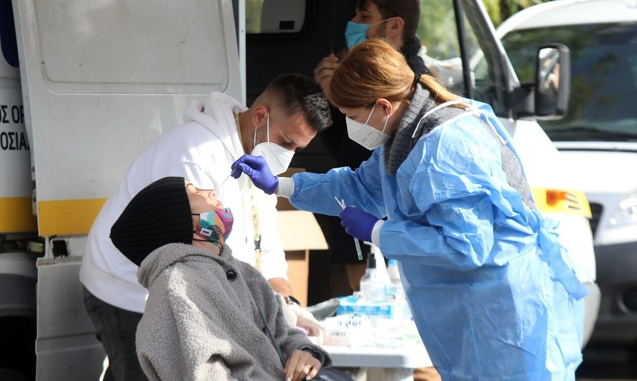 ΕΟΔΥ: 186 θάνατοι από κορονοϊό και 2 από γρίπη την τελευταία εβδομάδα