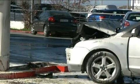 Τροχαίο στη Θεσσαλονίκη: Αυτοκίνητο έπεσε σε βενζινάδικο