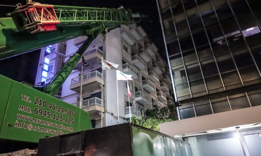 Συγγρού: Ξηλώθηκε έπειτα από τρεις ημέρες το «αιωρούμενο» μπαλκόνι