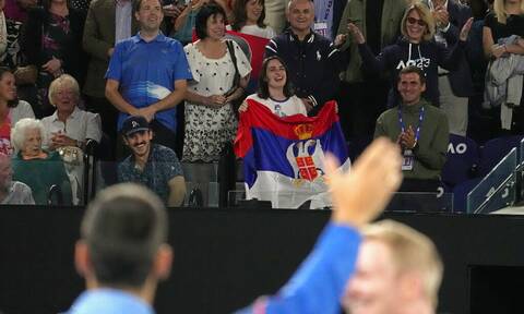 Australian Open: Ο Νόβακ Τζόκοβιτς τραγούδησε στη μητέρα του για τα γενέθλιά της (vids)