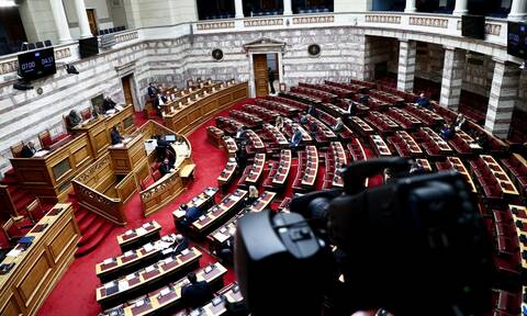 ΣΥΡΙΖΑ: Η κυβέρνηση κουρέλιασε τον κανονισμό της Βουλής