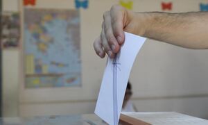 Δημοσκόπηση MRB: Ποιο κόμμα προτιμούν για νικητή των εκλογών οι αναποφάσιστοι
