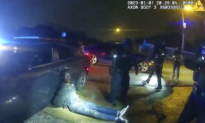 «Μαμά, μαμά»: Σοκάρουν τα βίντεο της αστυνομίας από το βίαιο ξυλοδαρμό του Τάιρ Νίκολς