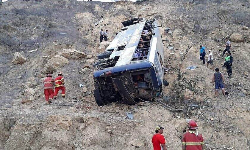 Τραγωδία στο Περού: Τουλάχιστον 25 νεκροί σε δυστύχημα με λεωφορείο      