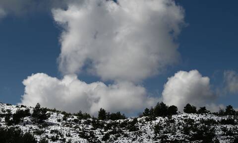 Καιρός: Τοπικές βροχές και χιόνια στα ορεινά