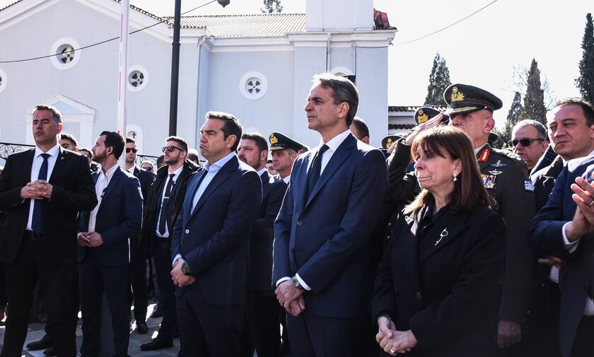 Μάριος Τουρούτσικας: Τα δάκρυα της ΠτΔ και του Πρωθυπουργού στην ταφή του άτυχου πιλότου