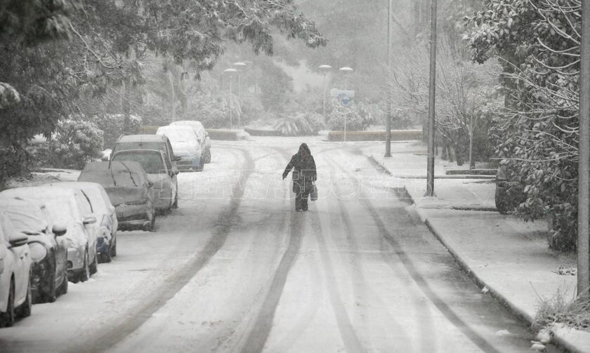 Κακοκαιρία Μπάρμπαρα: Χιόνια στην Αττική - Τι θα γίνει με τα σχολεία - Live η πορεία του καιρού