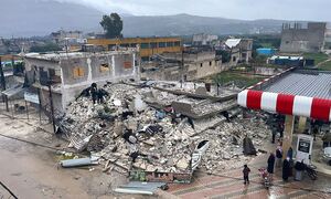 Σεισμός στην Τουρκία: Εκατόμβη νεκρών - Εικόνες αποκάλυψης και παιδιά κάτω από τα συντρίμμια