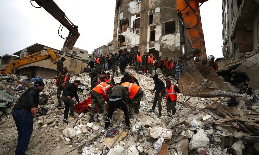Φονικός σεισμός με εκατοντάδες νεκρούς στην Τουρκία