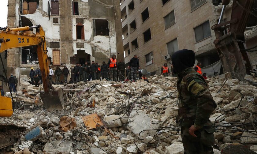 Φονικός σεισμός με εκατοντάδες νεκρούς στην Τουρκία